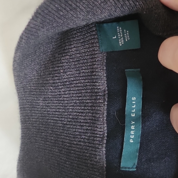 Perry Ellis Large blue and gray quarter zip sweater. - Picture 2 of 2